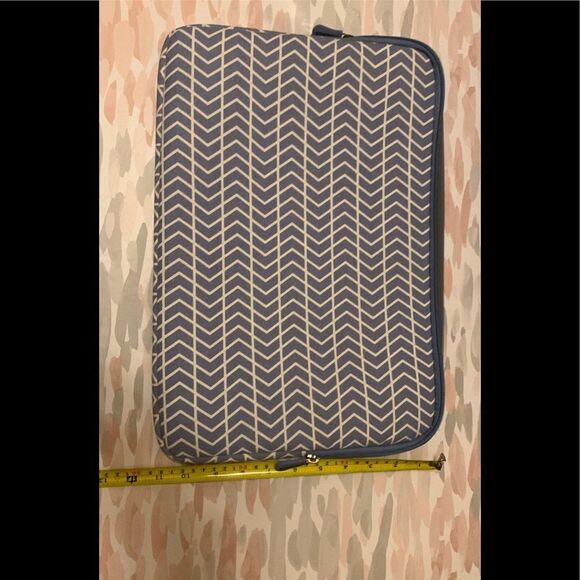 15-16” Laptop Sleeve - chevron pattern - double zipper - Picture 2 of 9